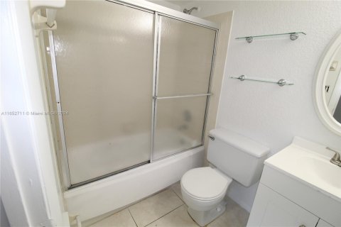 Condominio en alquiler en Coral Springs, Florida, 2 dormitorios, 74.32 m2 № 1345955 - foto 9