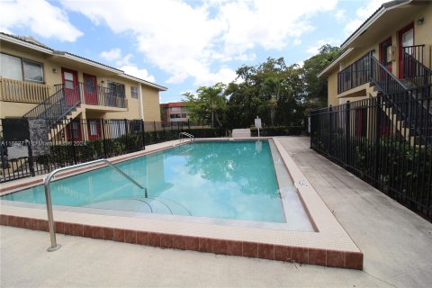 Condo in Coral Springs, Florida, 2 bedrooms  № 1345955 - photo 10