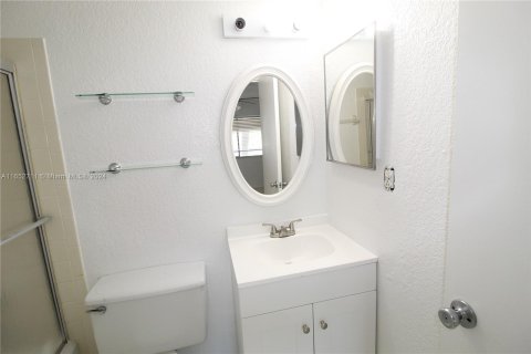 Condo in Coral Springs, Florida, 2 bedrooms  № 1345955 - photo 8