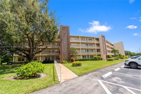 Condo in Deerfield Beach, Florida, 2 bedrooms  № 1345954 - photo 17