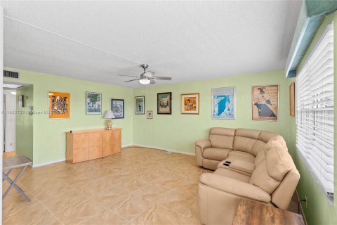 Condo in Deerfield Beach, Florida, 2 bedrooms  № 1345954 - photo 2