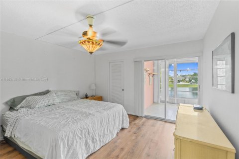 Condo in Deerfield Beach, Florida, 2 bedrooms  № 1345954 - photo 10