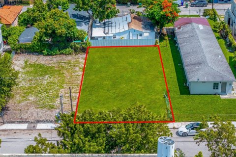 Propiedad comercial en venta en Miami, Florida № 1345953 - foto 12