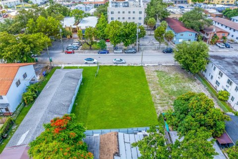 Propiedad comercial en venta en Miami, Florida № 1345953 - foto 9