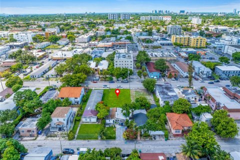 Propiedad comercial en venta en Miami, Florida № 1345953 - foto 6