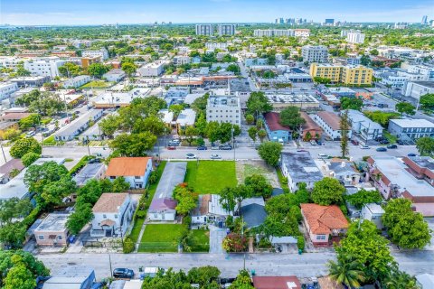 Propiedad comercial en venta en Miami, Florida № 1345953 - foto 18