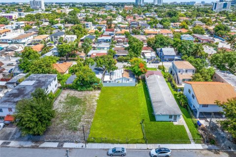 Propiedad comercial en venta en Miami, Florida № 1345953 - foto 21