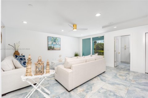 Casa en venta en Hutchinson Island South, Florida, 3 dormitorios № 1240451 - foto 4