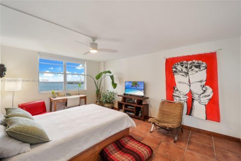 Condo in Miami Beach, Florida, 2 bedrooms  № 1220798 - photo 9