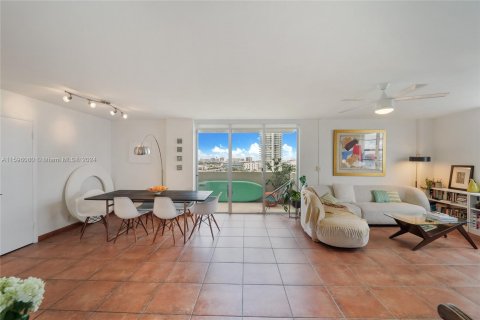 Condo in Miami Beach, Florida, 2 bedrooms  № 1220798 - photo 5