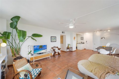 Condo in Miami Beach, Florida, 2 bedrooms  № 1220798 - photo 2