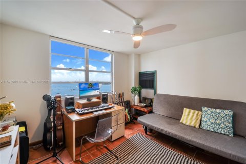 Condo in Miami Beach, Florida, 2 bedrooms  № 1220798 - photo 13