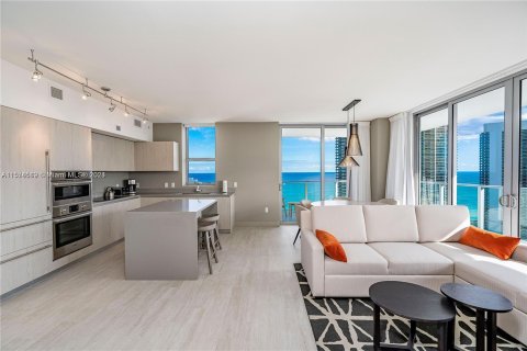 Copropriété à vendre à Hollywood, Floride: 2 chambres, 98.48 m2 № 1145612 - photo 2