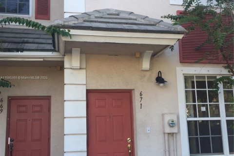 Townhouse in Plantation, Florida 2 bedrooms, 118.91 sq.m. № 1173391 - photo 1