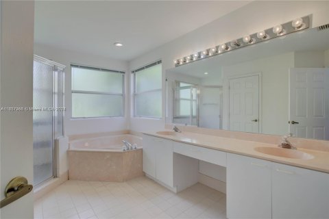 House in Boca Raton, Florida 5 bedrooms, 277.5 sq.m. № 1360216 - photo 30