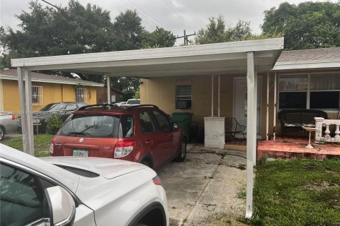 Casa en venta en Miami Gardens, Florida, 3 dormitorios, 114.64 m2 № 1360218 - foto 3