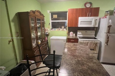 Casa en venta en Miami Gardens, Florida, 3 dormitorios, 114.64 m2 № 1360218 - foto 11