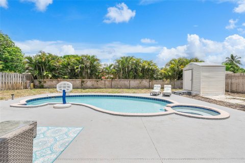 House in Margate, Florida 3 bedrooms, 205.41 sq.m. № 1189918 - photo 7