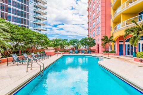 Condo in Fort Lauderdale, Florida, 4 bedrooms  № 981598 - photo 25