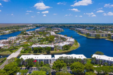 Condo in Tamarac, Florida, 2 bedrooms  № 1215296 - photo 2