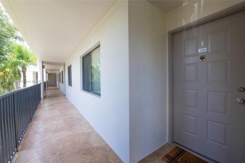 Copropriété à vendre à Tamarac, Floride: 2 chambres, 106.09 m2 № 1215296 - photo 8