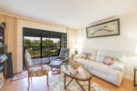 Condo in Tamarac, Florida, 2 bedrooms  № 1215296 - photo 13