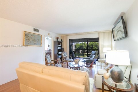 Copropriété à vendre à Tamarac, Floride: 2 chambres, 106.09 m2 № 1215296 - photo 12