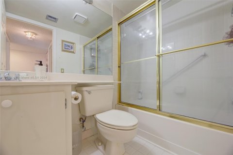 Copropriété à vendre à Tamarac, Floride: 2 chambres, 106.09 m2 № 1215296 - photo 29