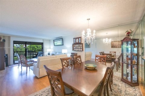 Copropriété à vendre à Tamarac, Floride: 2 chambres, 106.09 m2 № 1215296 - photo 10