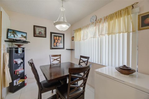 Copropriété à vendre à Tamarac, Floride: 2 chambres, 106.09 m2 № 1215296 - photo 20