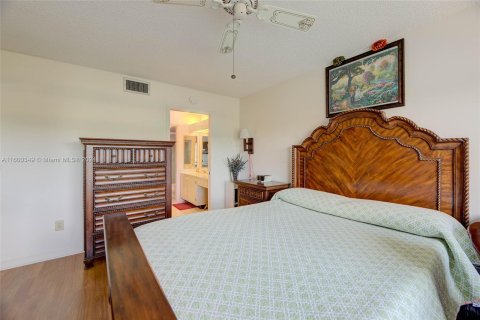 Condo in Tamarac, Florida, 2 bedrooms  № 1215296 - photo 23