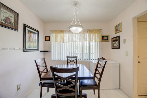 Condo in Tamarac, Florida, 2 bedrooms  № 1215296 - photo 19