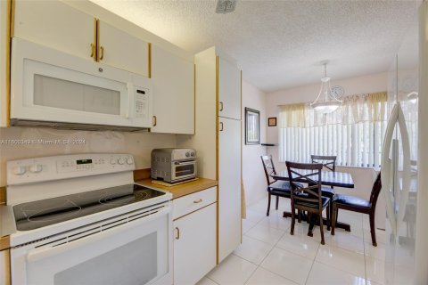 Copropriété à vendre à Tamarac, Floride: 2 chambres, 106.09 m2 № 1215296 - photo 18