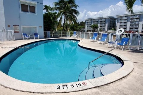 Condominio en venta en Miami Beach, Florida, 1 dormitorio, 61.87 m2 № 1119152 - foto 27