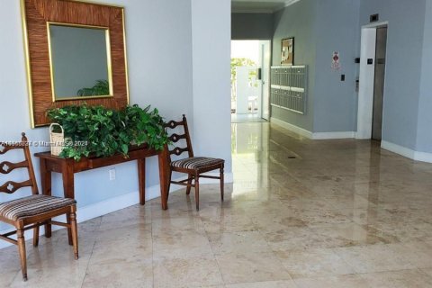 Condo in Miami Beach, Florida, 1 bedroom  № 1119152 - photo 22