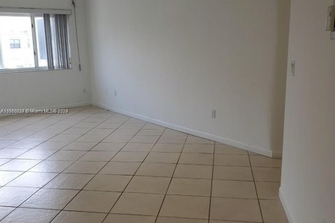 Condominio en venta en Miami Beach, Florida, 1 dormitorio, 61.87 m2 № 1119152 - foto 8