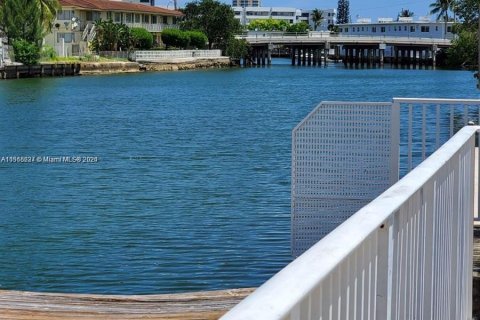 Condo in Miami Beach, Florida, 1 bedroom  № 1119152 - photo 25