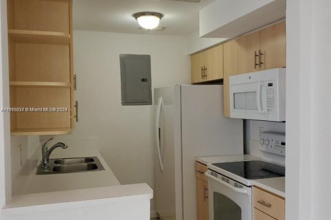 Condo in Miami Beach, Florida, 1 bedroom  № 1119152 - photo 11