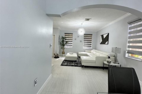 Casa en venta en Miami, Florida, 4 dormitorios, 249.35 m2 № 1295060 - foto 11