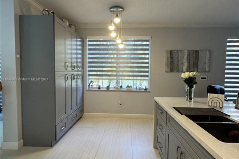 Casa en venta en Miami, Florida, 4 dormitorios, 249.35 m2 № 1295060 - foto 3