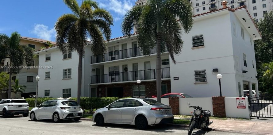 Condominio en Coral Gables, Florida, 2 dormitorios  № 1294941