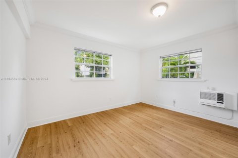 Condo in Coral Gables, Florida, 2 bedrooms  № 1294941 - photo 11