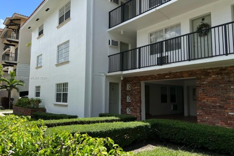 Copropriété à vendre à Coral Gables, Floride: 2 chambres, 85.01 m2 № 1294941 - photo 2