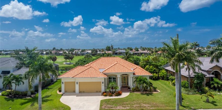 Casa en Punta Gorda, Florida 3 dormitorios, 207.73 m2 № 1354960