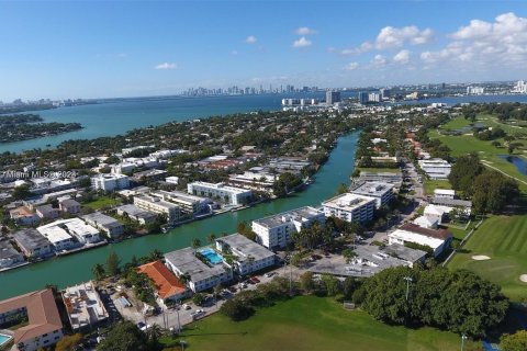 Copropriété à vendre à Miami Beach, Floride: 3 chambres, 149.48 m2 № 1290513 - photo 11