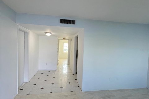 Commercial property in Treasure Island, Florida 18 bedrooms, 863.43 sq.m. № 1158199 - photo 24