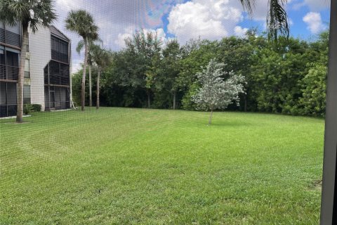 Condo in Tamarac, Florida, 2 bedrooms  № 652594 - photo 9