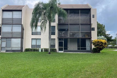 Condo in Tamarac, Florida, 2 bedrooms  № 652594 - photo 17