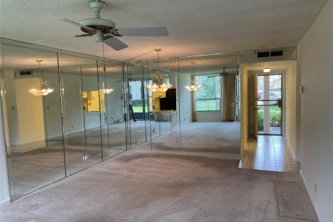 Condo in Tamarac, Florida, 2 bedrooms  № 652594 - photo 27