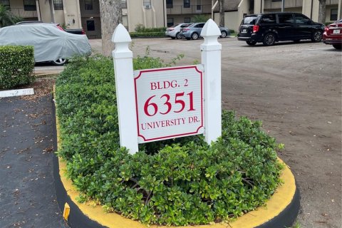 Condo in Tamarac, Florida, 2 bedrooms  № 652594 - photo 16